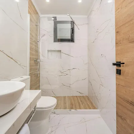 Santiago Alpine Escape *